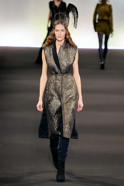 Look 19